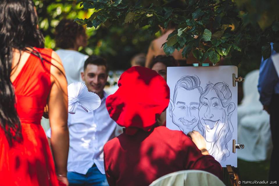 Caricaturista disegnando