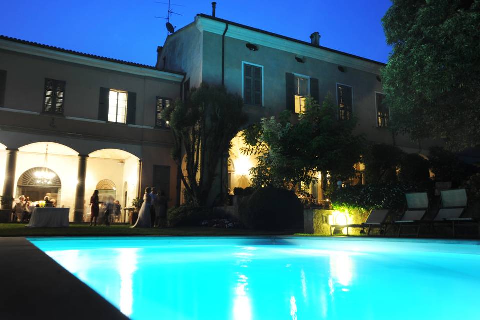 Notturno per il ricevimento in piscina