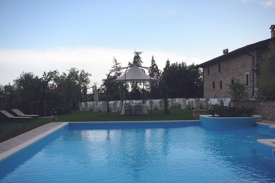 Pranzo nuziale piscina Lago di Garda