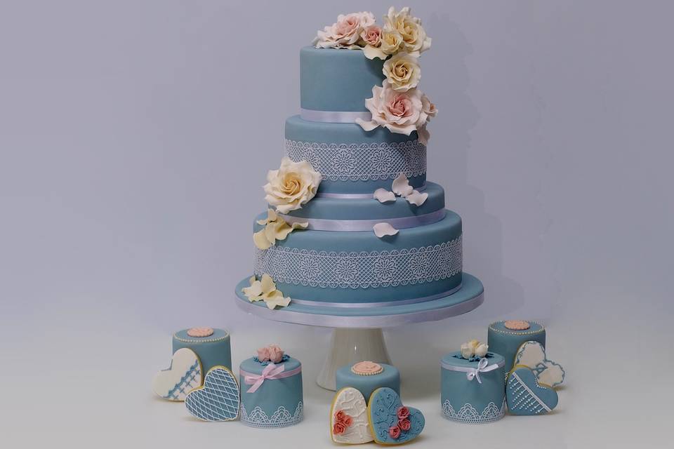 Lace&flower wedding cake