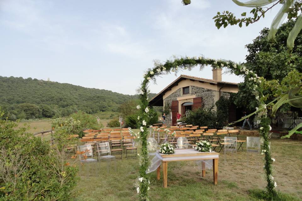 Matrimonio in riva al lago