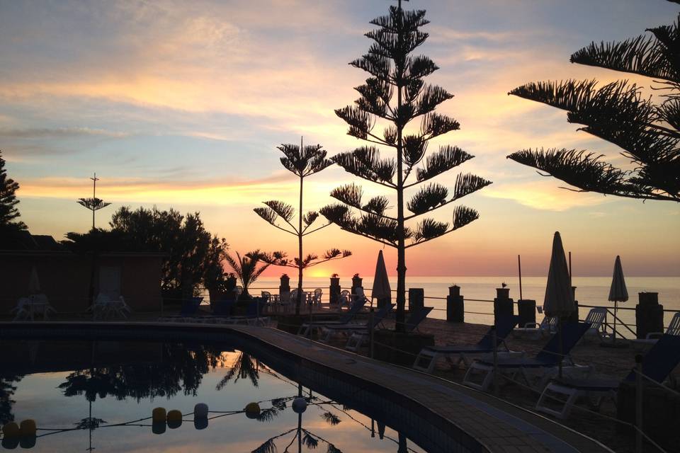 Piscina al tramonto