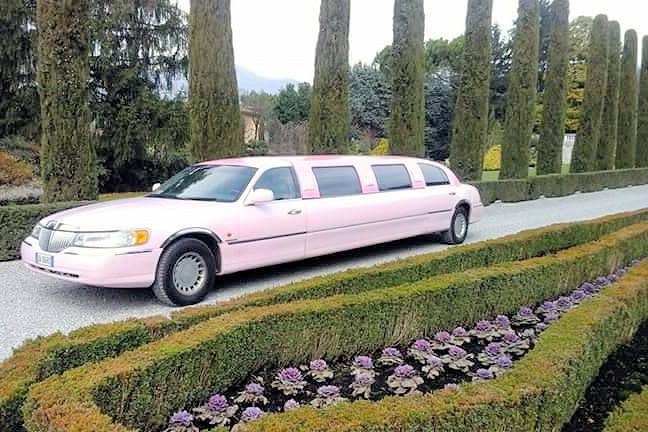 Limousine Lincoln rosa