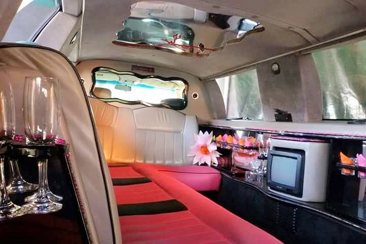 Limousine Lincoln rosa