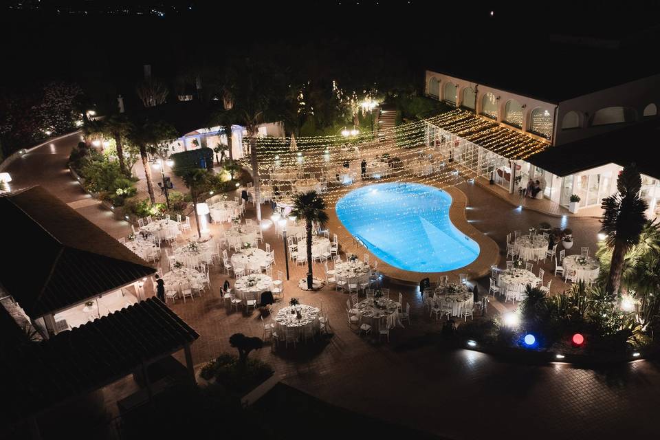 Cena a bordo piscina