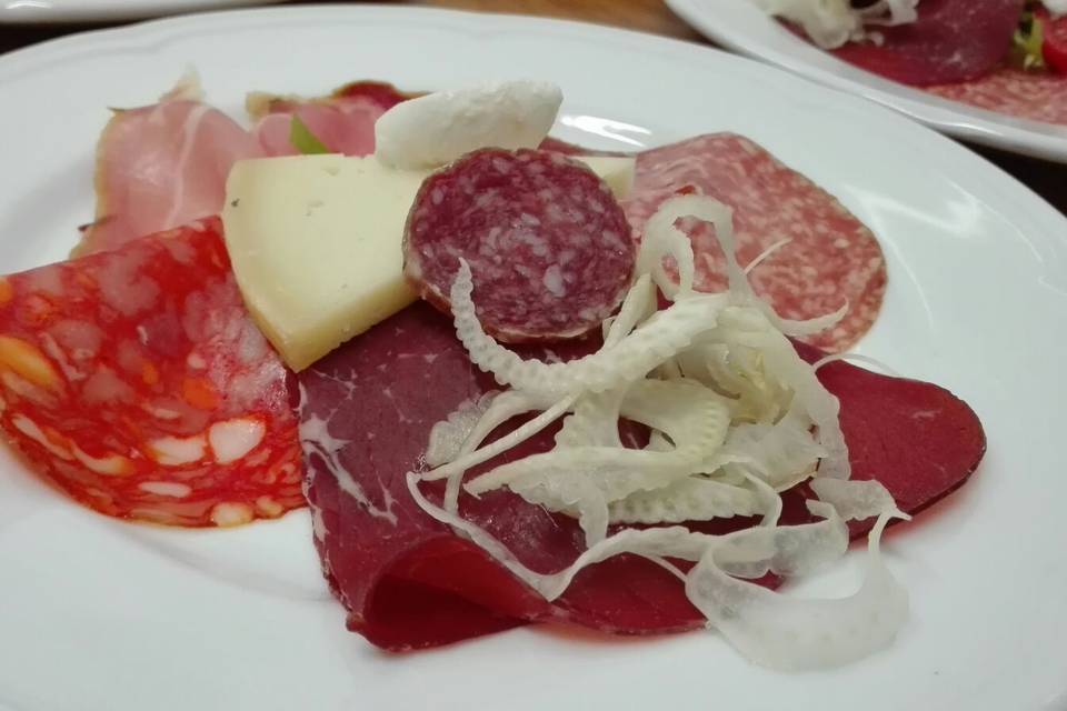 Antipsto salumi e formaggi