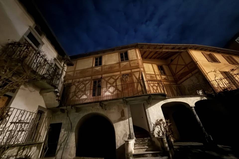 Cortile notturno