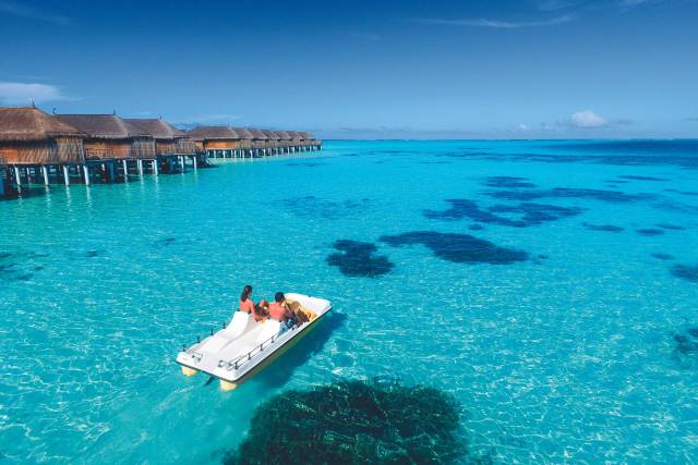 Constance Moofushi, Maldive