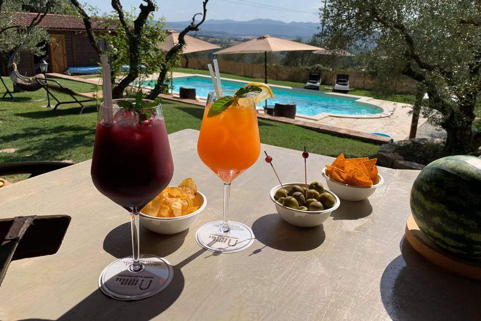 L'area della Piscina con Bar