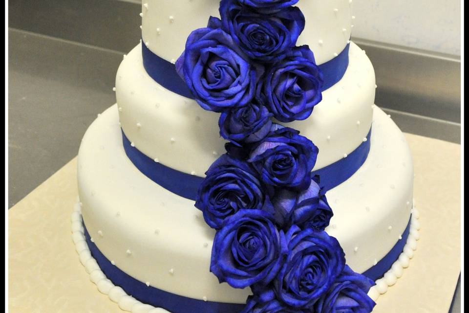 Torta Nuziale Cascata Blu