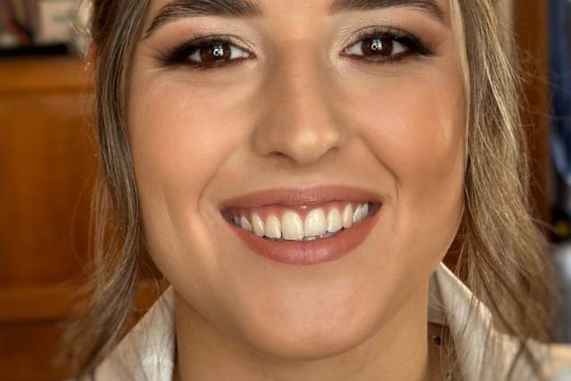 Soft bride make-up