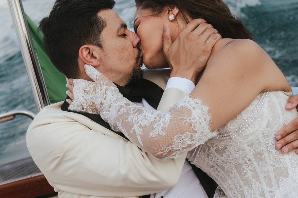 - kiss on the boat