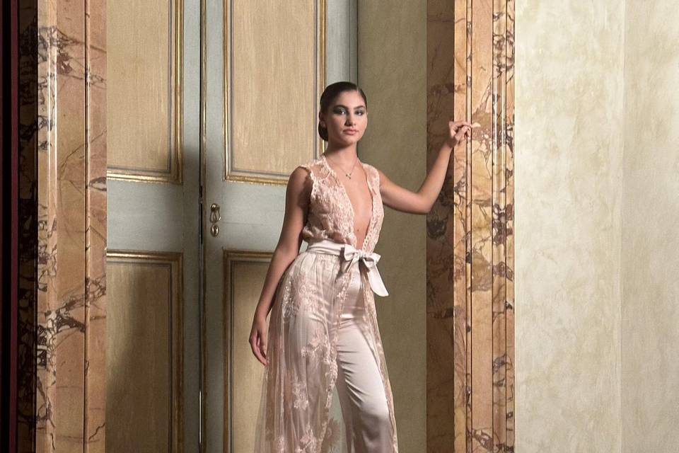 Completo in tulle ricamato