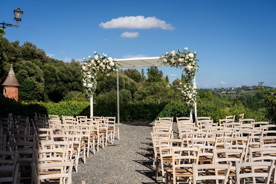 allestimento_arco_fiorito_esterno_bianco