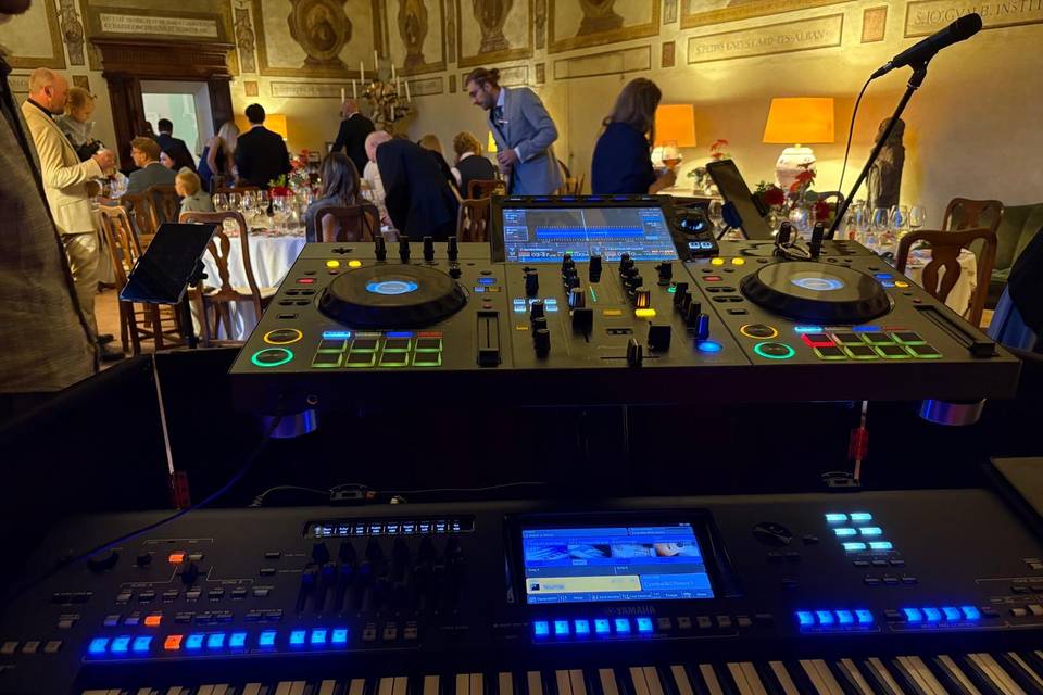 Keyboard & Dj console