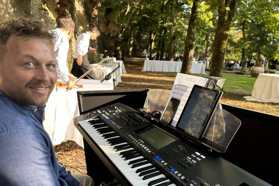 Alessio - Keyboard & Dj set