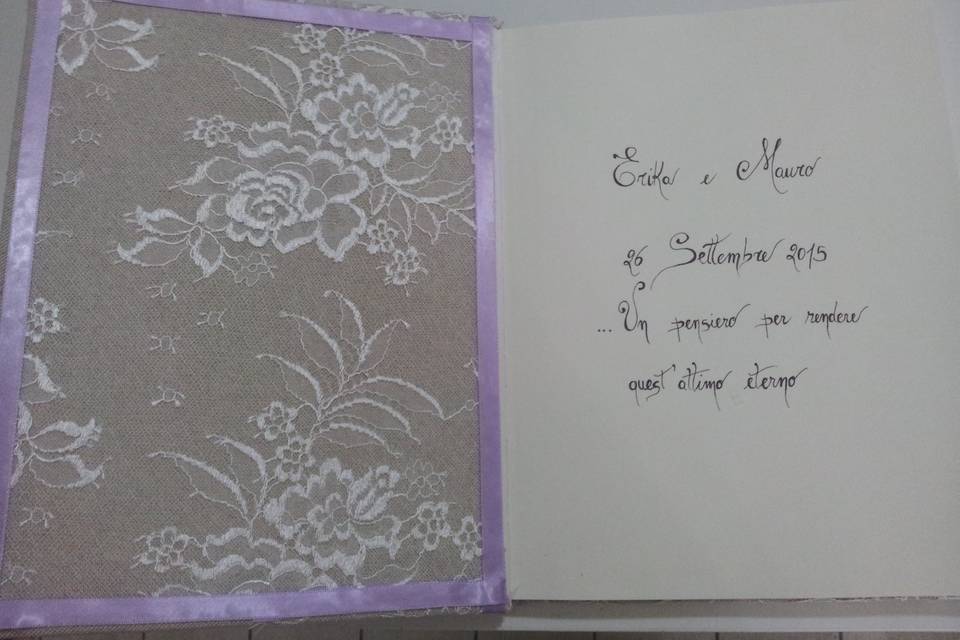 Dettaglio guestbook lilla