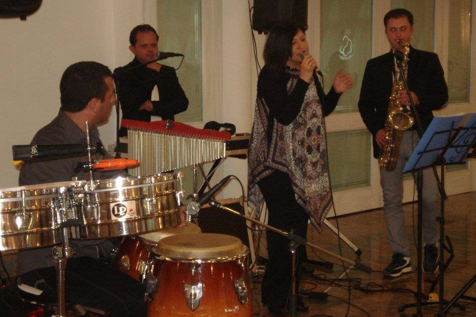 Dj,sax, voce e percussioni