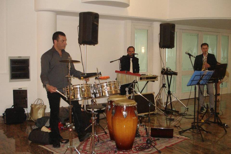 Dj, sax e percussioni