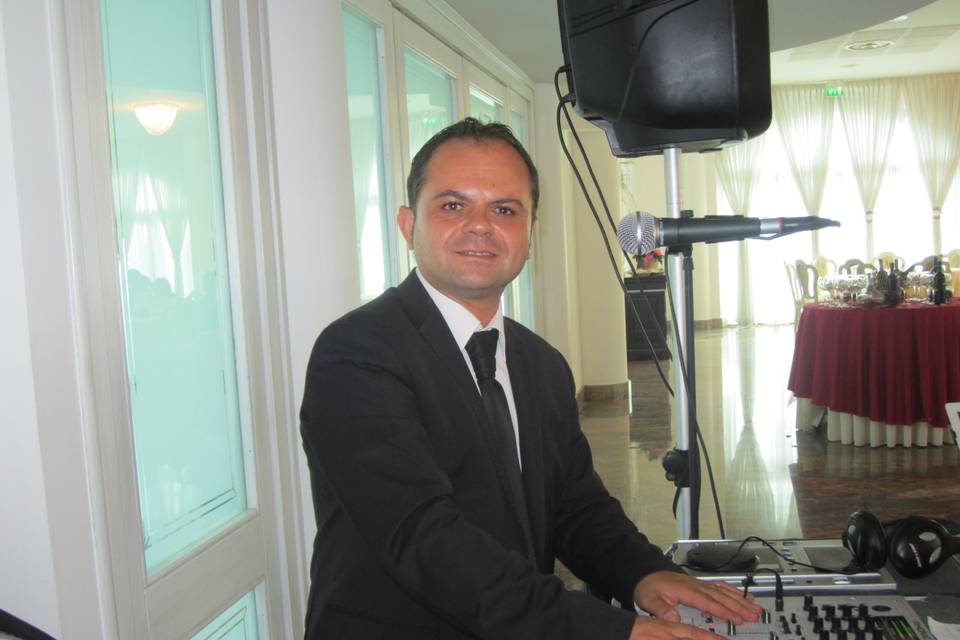 Dj durante un matrimonio