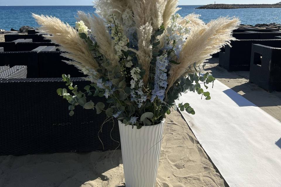 Vaso con pampas e delphinium