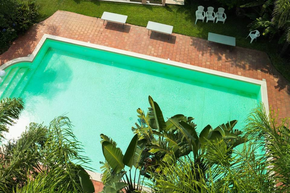 Pool und Terrasse