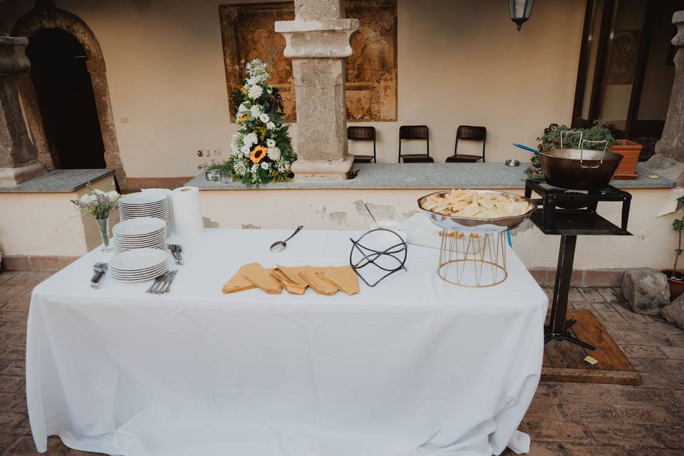 buffet_tavolo_piatto_stoviglie