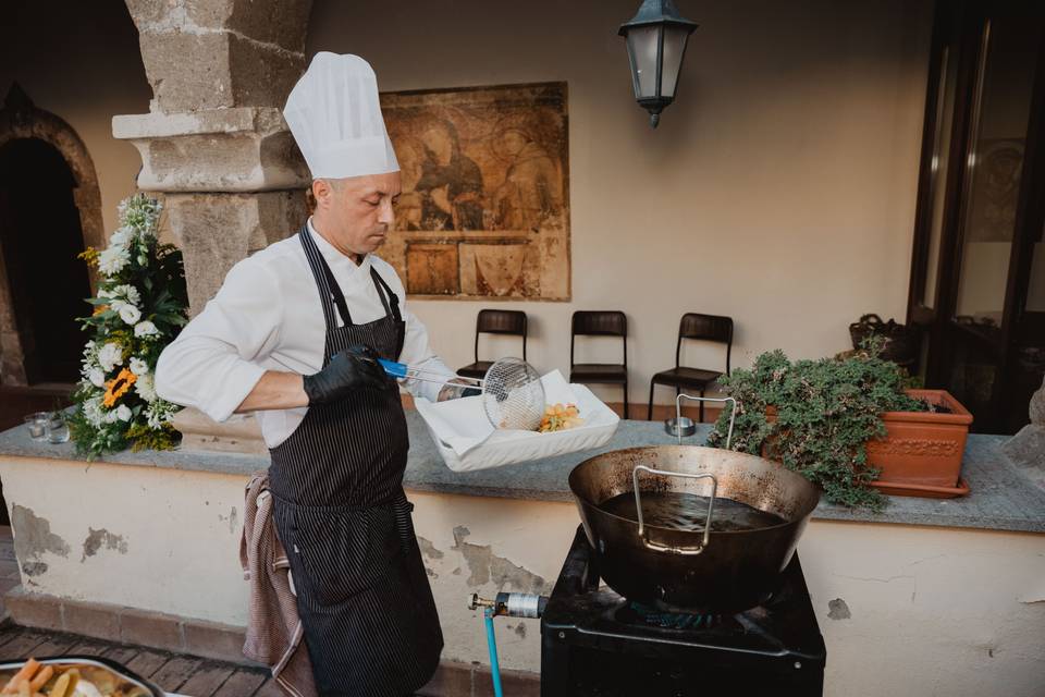 cuoco_frittura_allestimento_catering