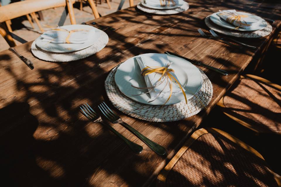 decorazione_tavolo_legno_esterno