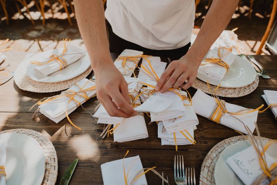 preparazione_tovaglioli_con_menu