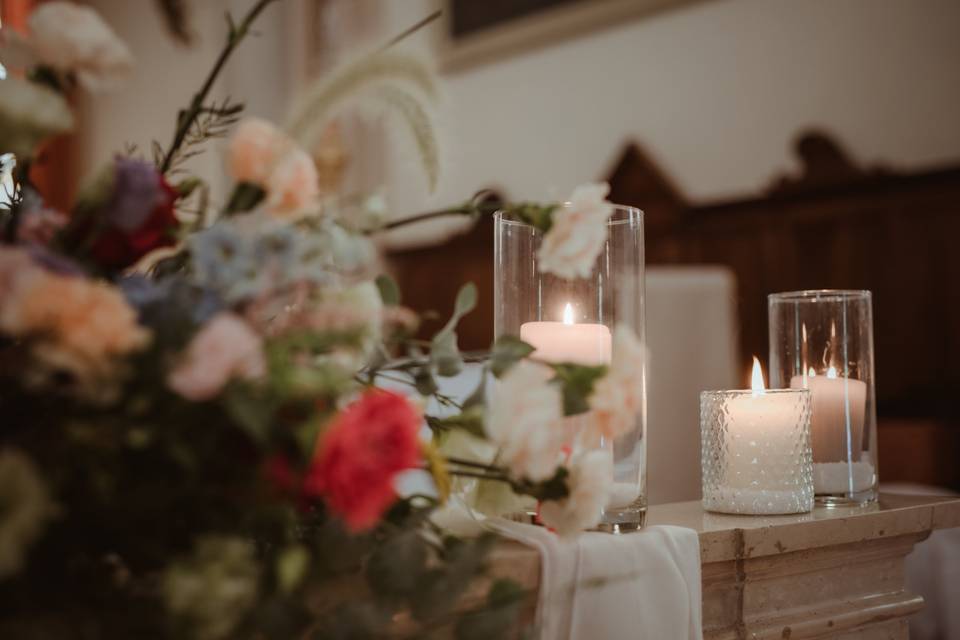 Allestimento chiesa candele