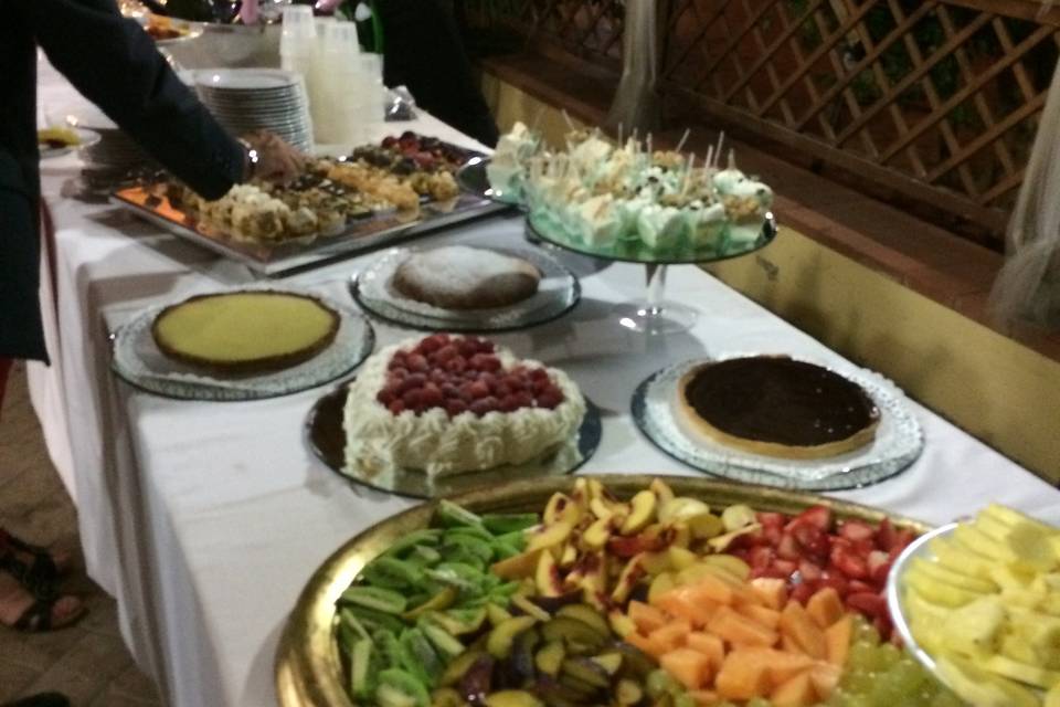 buffet di dolci e frutta