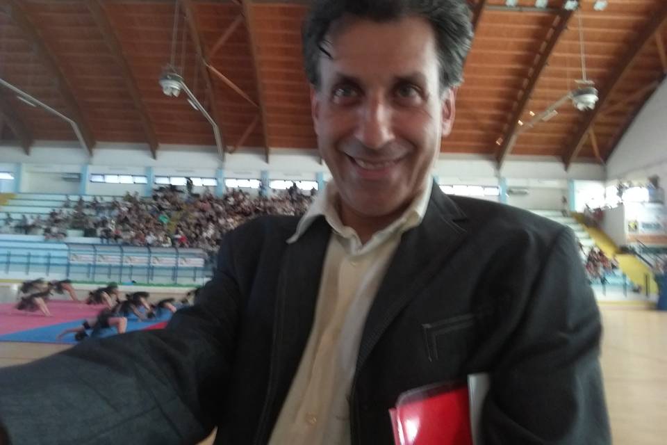 Presentatore saggi di danza