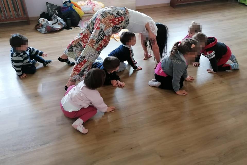 Chiara - Yoga e Intrattenimento per Bambini