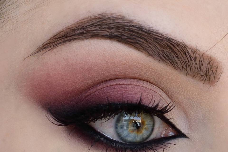 Burgundy Make-Up