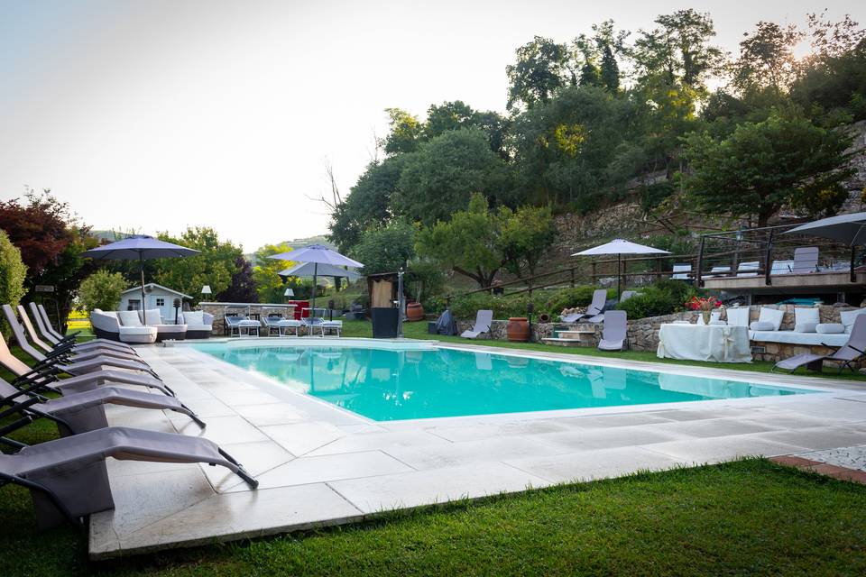 Piscina e sdrai
