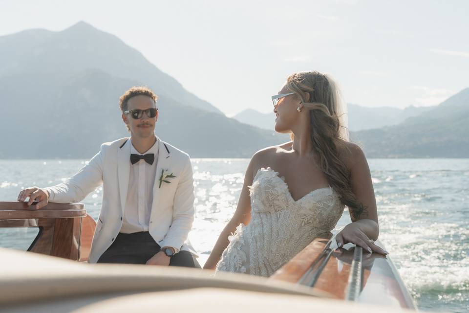 Sposi in barca sul lago