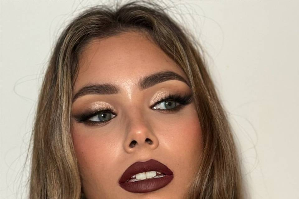 Glam bridal make-up
