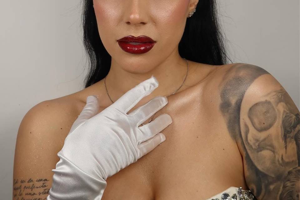Strong bridal make-up