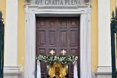 Matrimonio con rose bianche