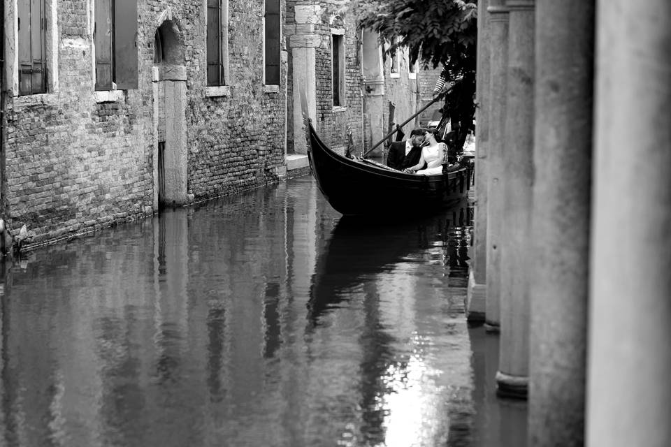 In giro per i canali a venezia