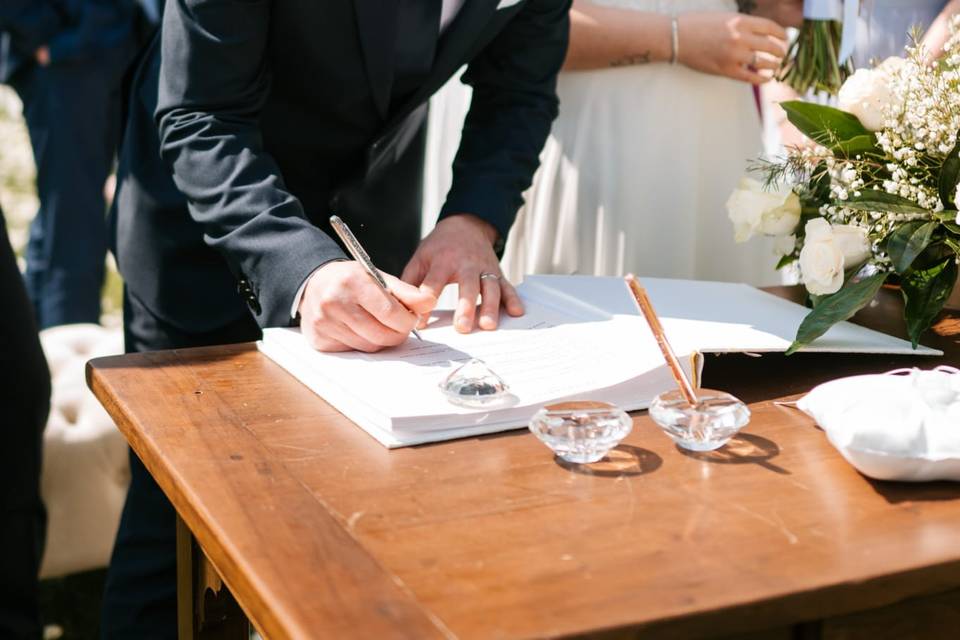 Lo sposo firma simbolica