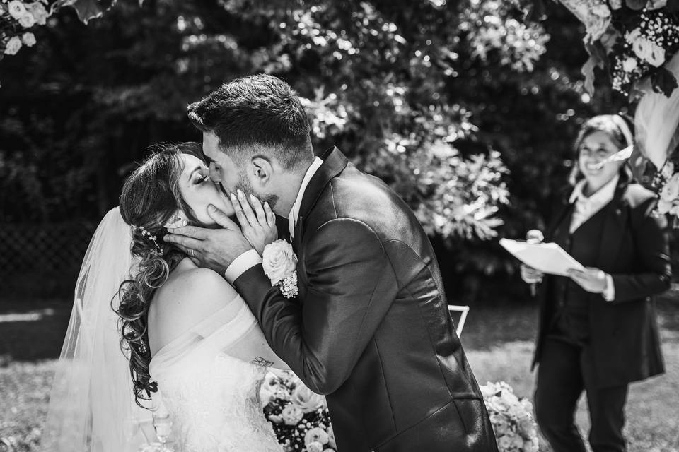Puoi baciare la sposa