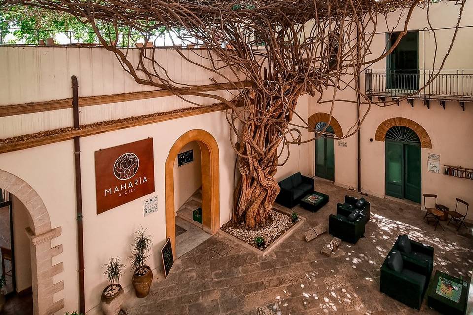 Cortile della bouganvillea