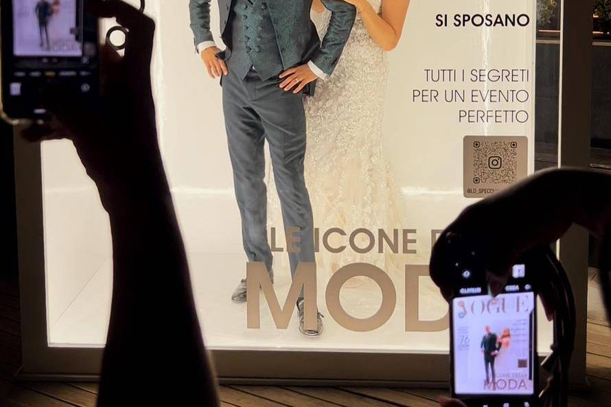 Magazine photo booth