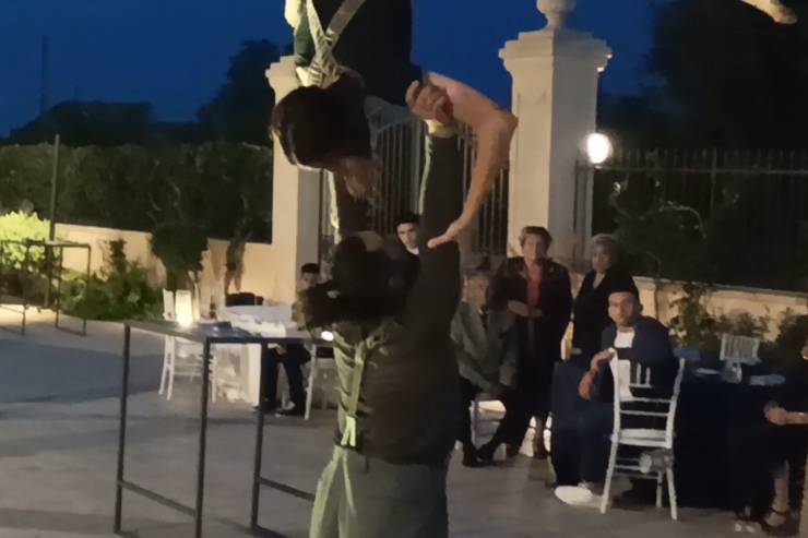 Equilibristi