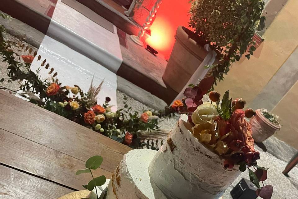 Autumn wedding cake