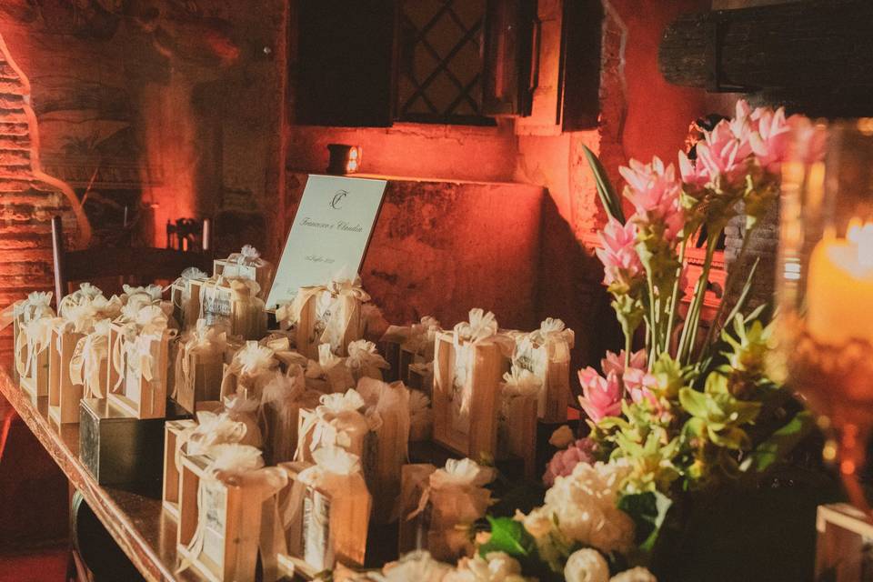 Bomboniere e fiori in Taverna