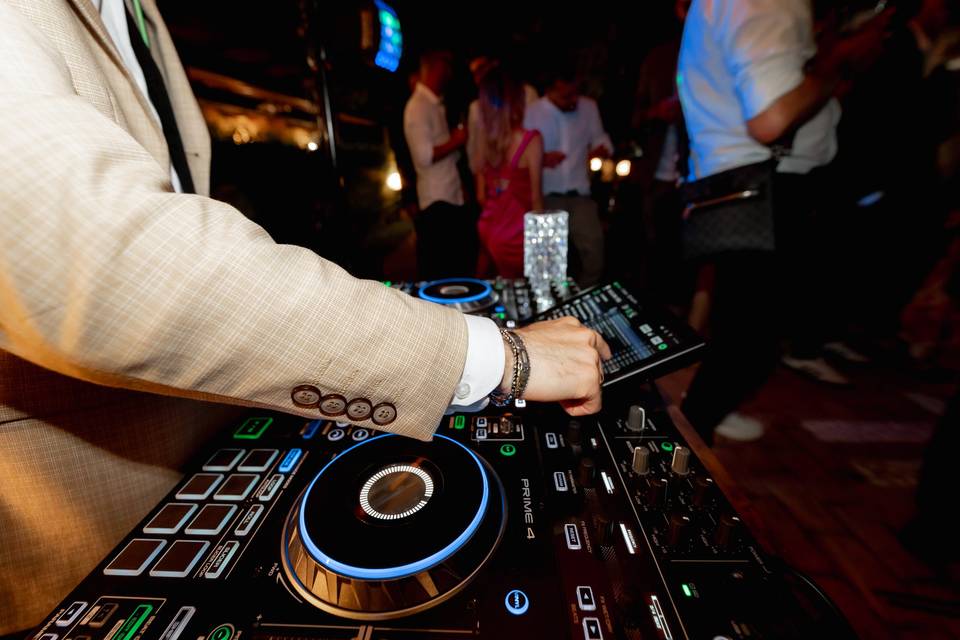 Dj set on focus