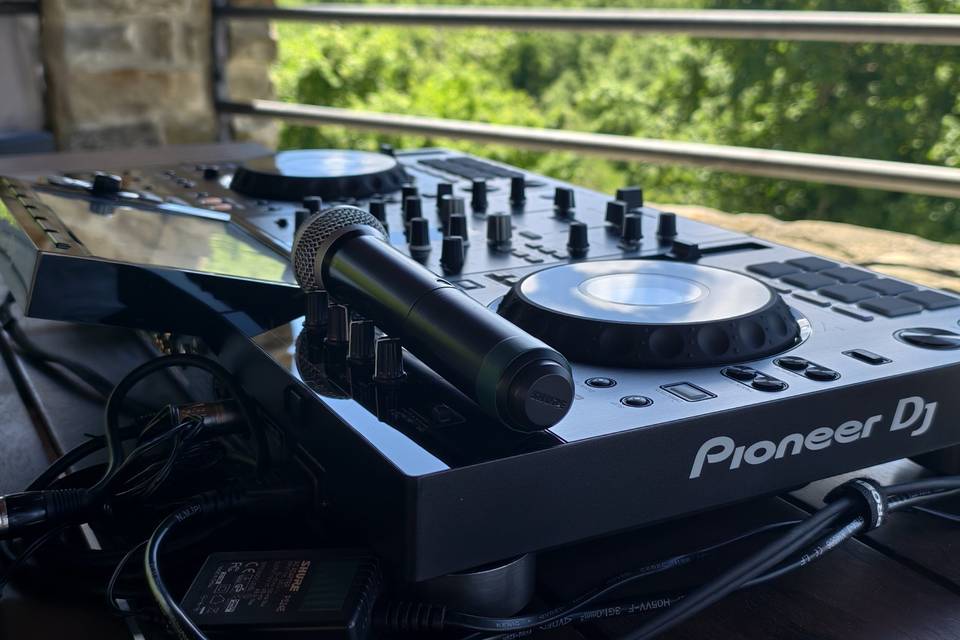 Rent the dj setup